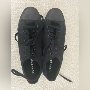 Men’s Converse laced sneakers
